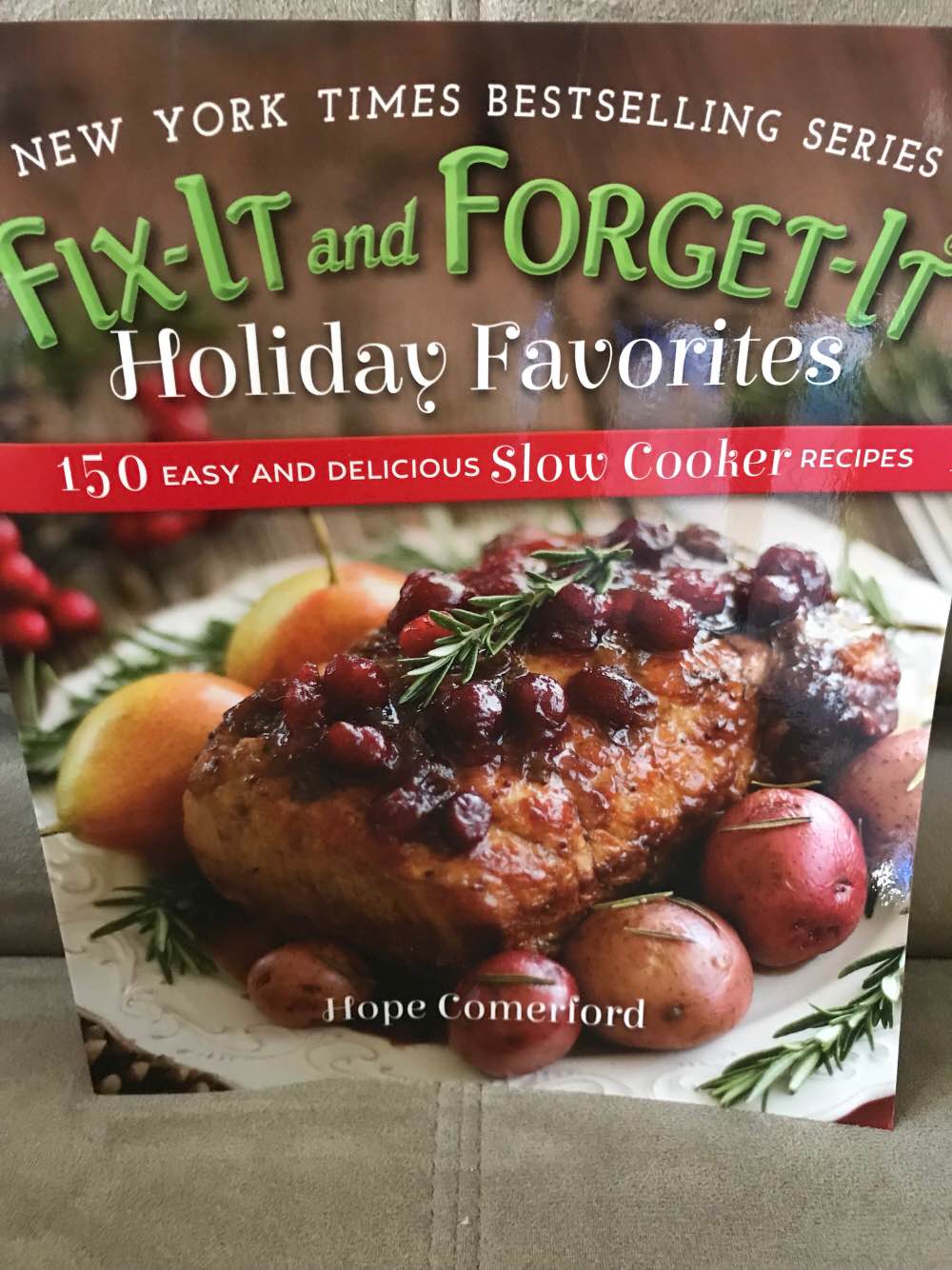 Fix it and Forget it Holiday Favorites: 150 Easy and Delicious Slow Cooker Recipes